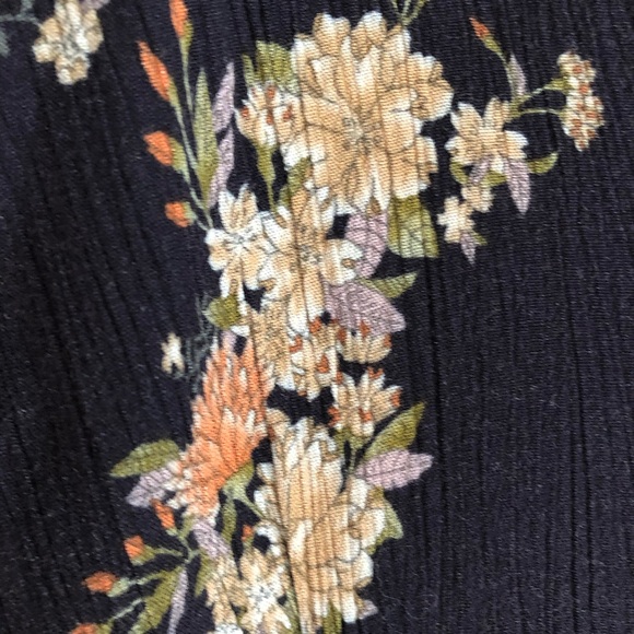 ASTR Black & Floral Romper - Picture 4 of 4